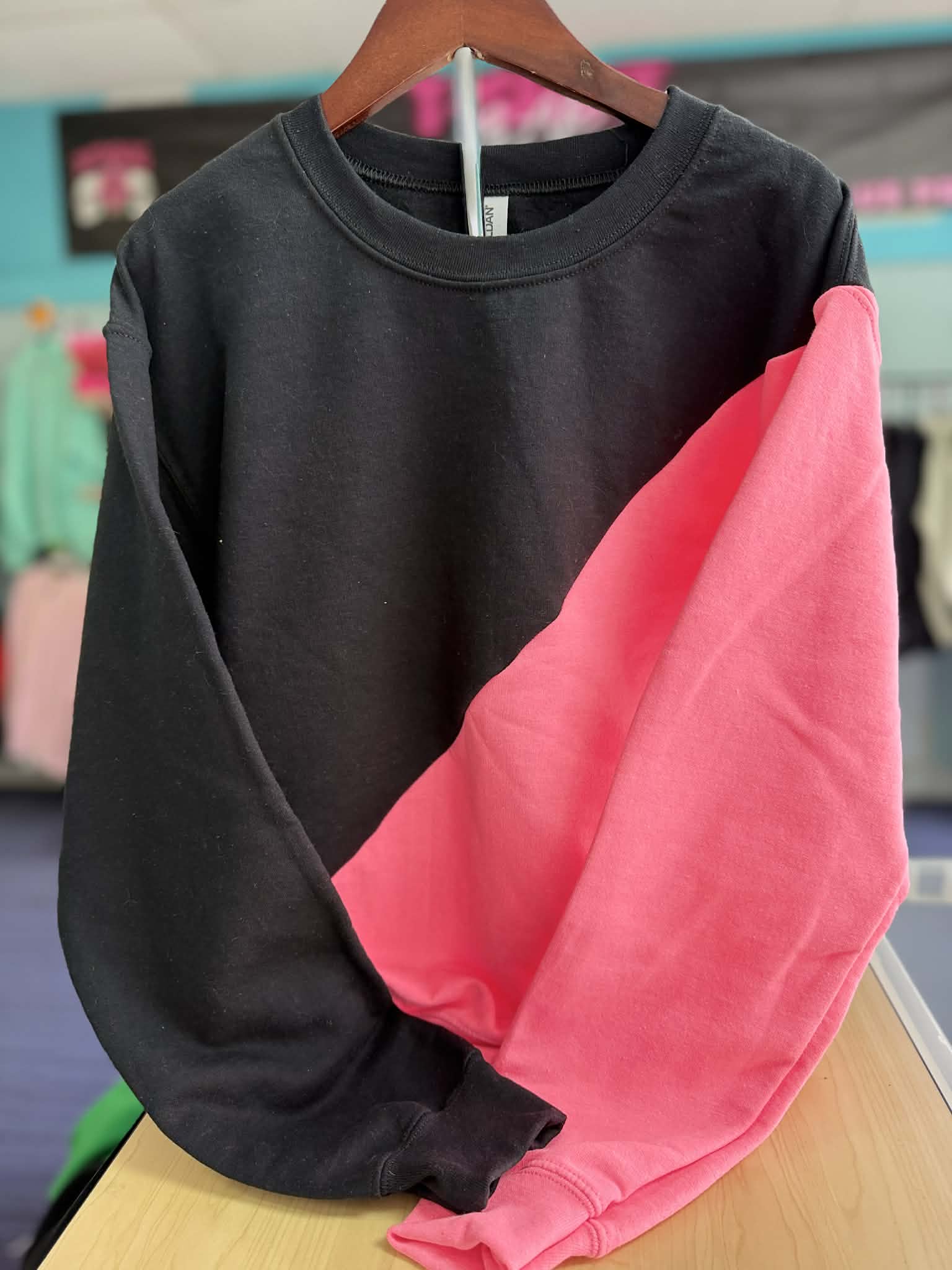 Gildan Splitcrew Crewneck - Image 3